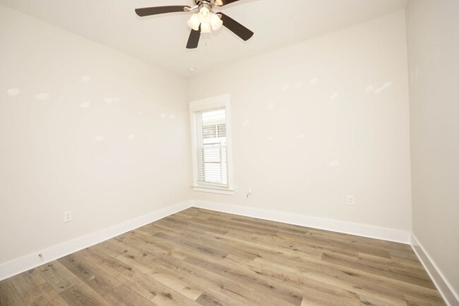 Building Photo - Four Bedroom Home