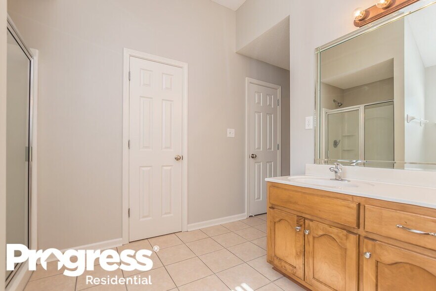 Building Photo - 9909 Southern Oak Way
