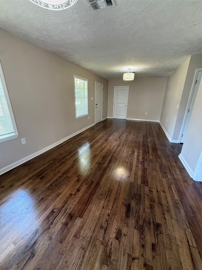 Building Photo - 8108 Wier Dr