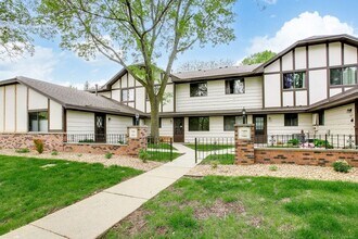 Building Photo - 2 Bed | 1.5 Bath | Townhome in Eden Prairie | 2 Garages Spaces Included