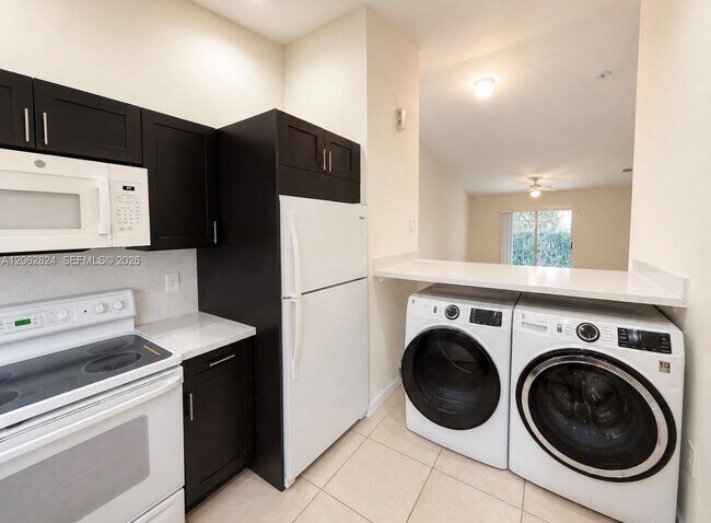 Building Photo - 3864 SW 48th Ave