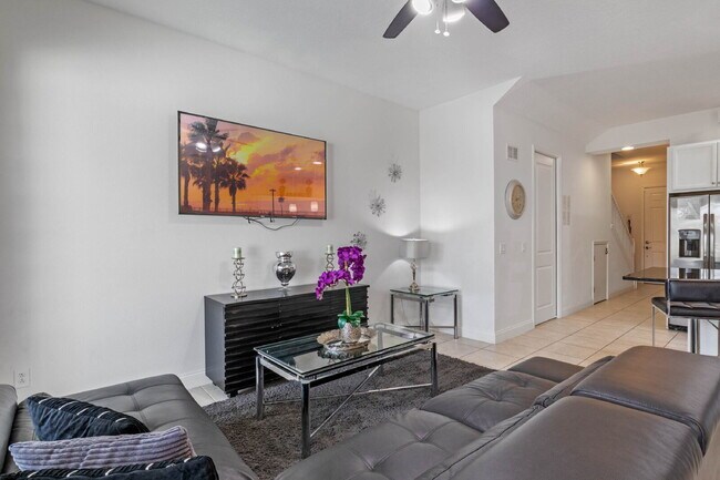 Building Photo - Welcome home to this gorgeous 4 bed 4 bath pool home!