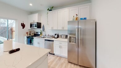 Building Photo - 6330 Mesita Dr