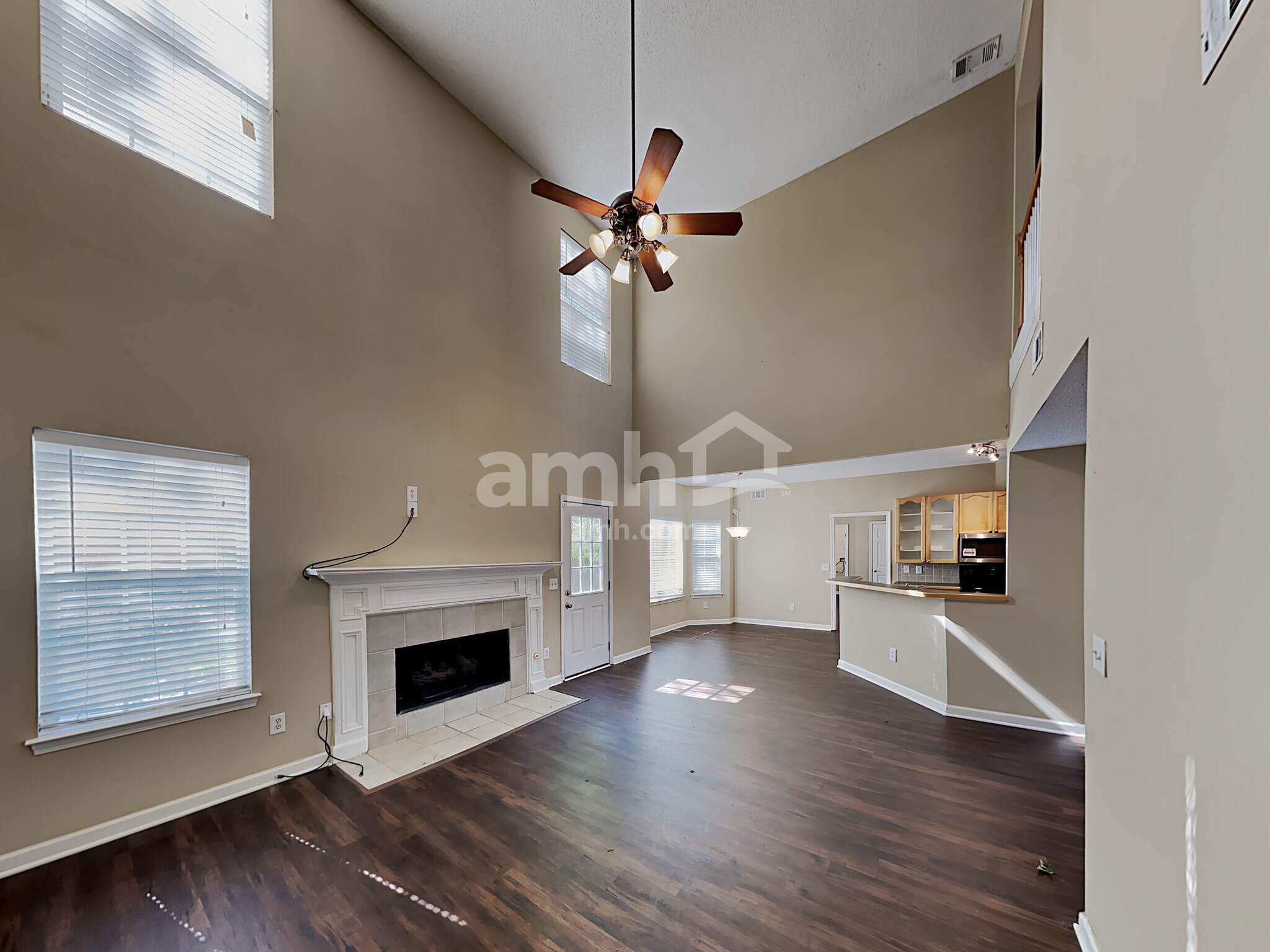 Building Photo - 6004 W Rosie Ln SE