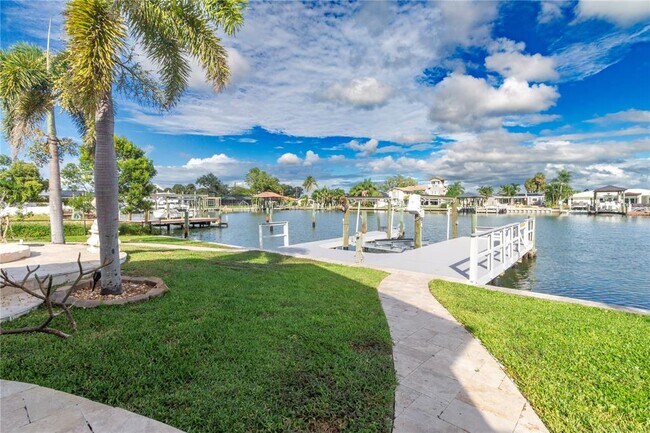 Building Photo - 25 Leeward Island