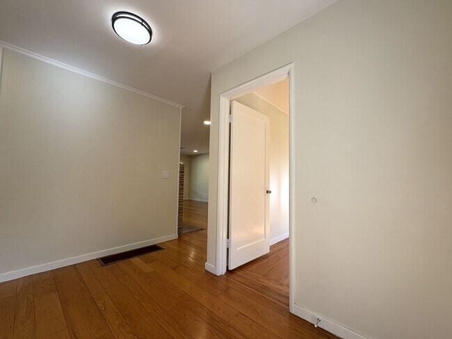 Building Photo - Charming 4-Bedroom Palo Alto Home with ADU...