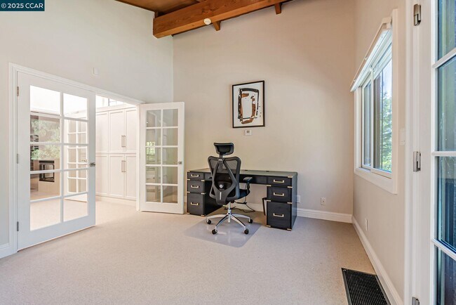 Building Photo - 1108 Howard Hls Rd