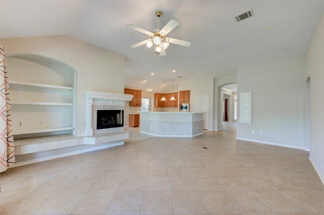 Building Photo - 9026 Robinhoods Well Dr