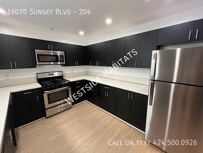 Building Photo - 16070 W Sunset Blvd