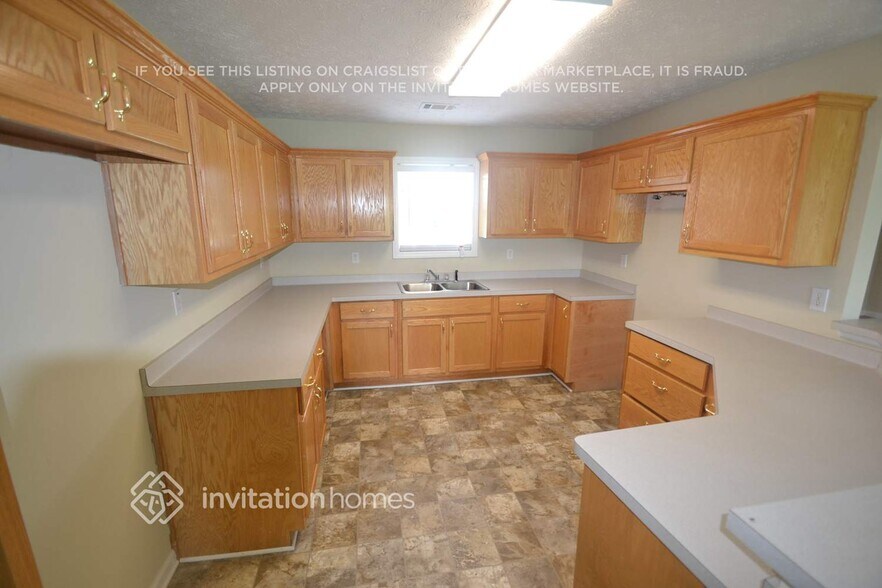 Building Photo - 1004 Buttercup Ln