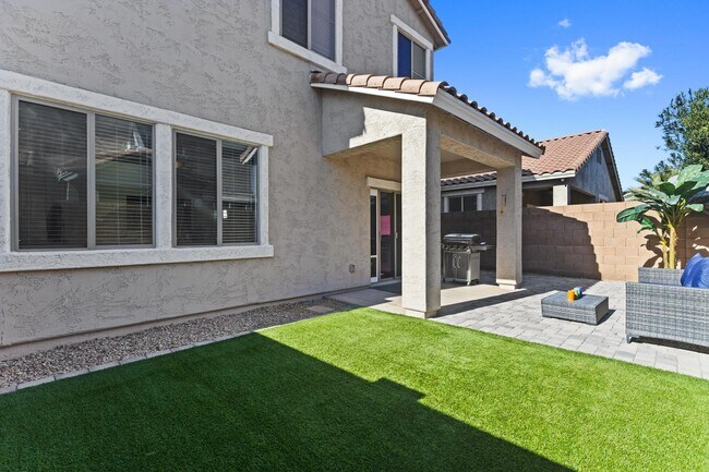 Building Photo - 3846 E Palmer St