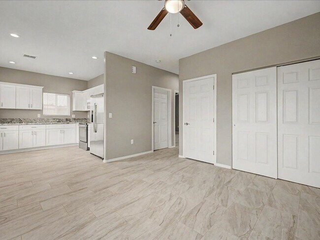 Building Photo - 358 W Elvira Rd