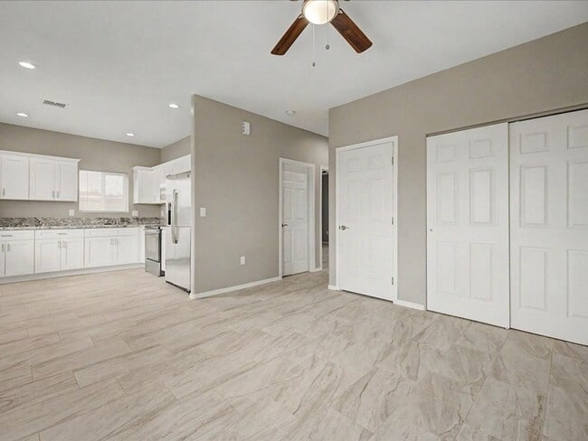 Building Photo - PRICE REDUCTION!  $500 OFF FIRST FULL MONTH'S RENT!