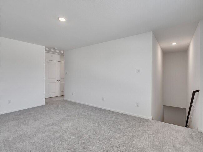 Building Photo - 921 Capracotta Dr
