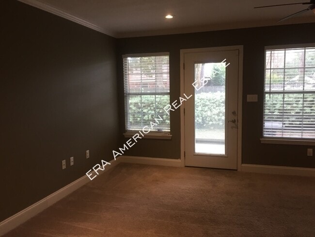 Building Photo - 53 Hillcrest Dr