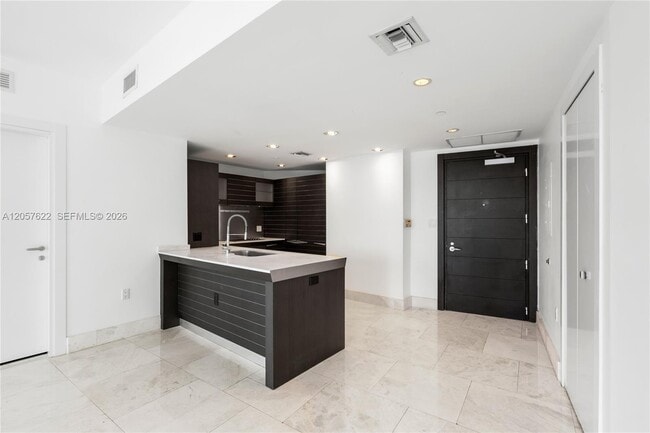 Building Photo - 200 Biscayne Blvd Way