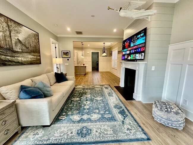 Building Photo - Beautiful Four Bedroom Fully Furnished Home Located in The Walk!