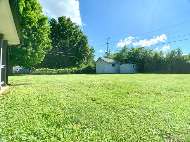Building Photo - 427 Wayne Dr