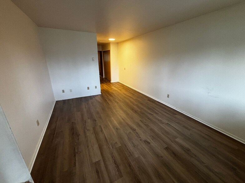 Building Photo - 23 Diplomat Dr