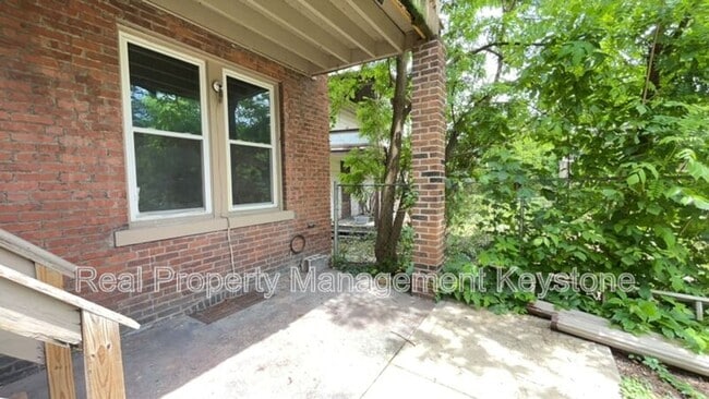 Building Photo - 1247 Chartiers Ave