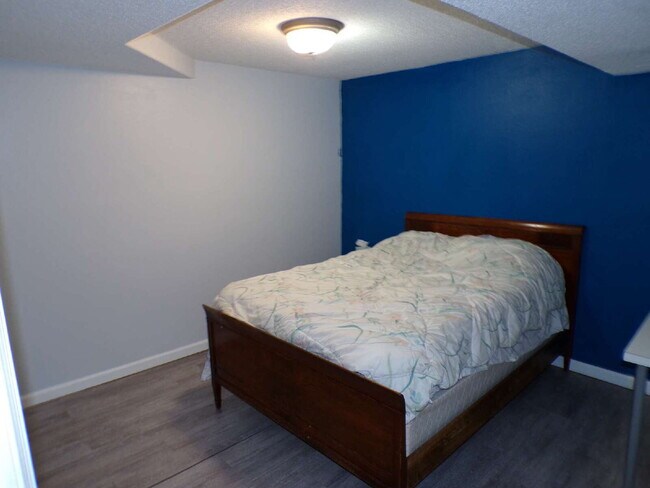 Building Photo - Wind Stream Condos - 3 Bedroom - 2 bathroo...
