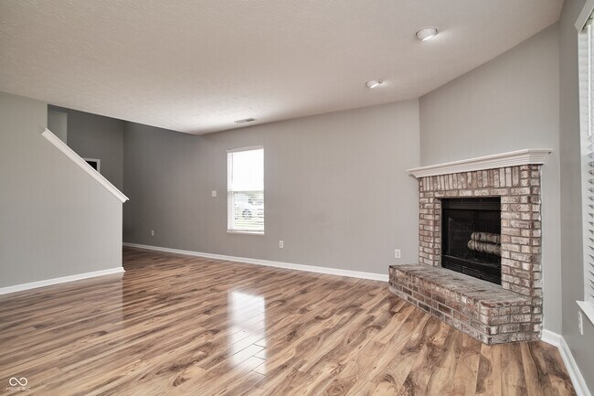 Building Photo - 10856 Trailwood Dr