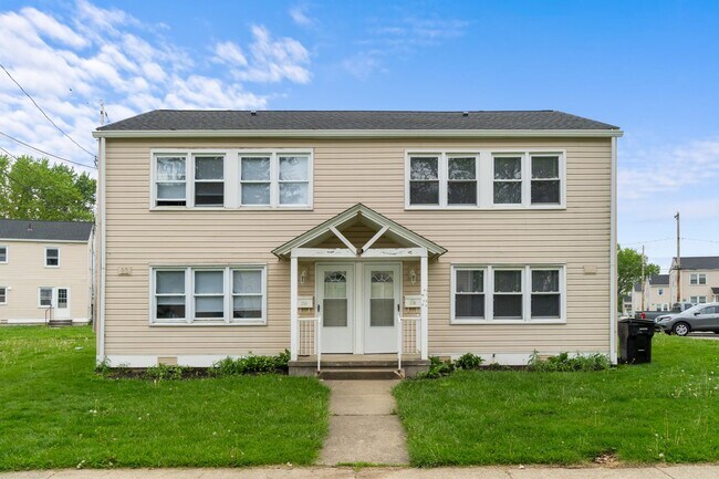 Building Photo - 3 Bedroom with Central AC