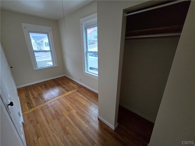 Building Photo - 804 E Division St