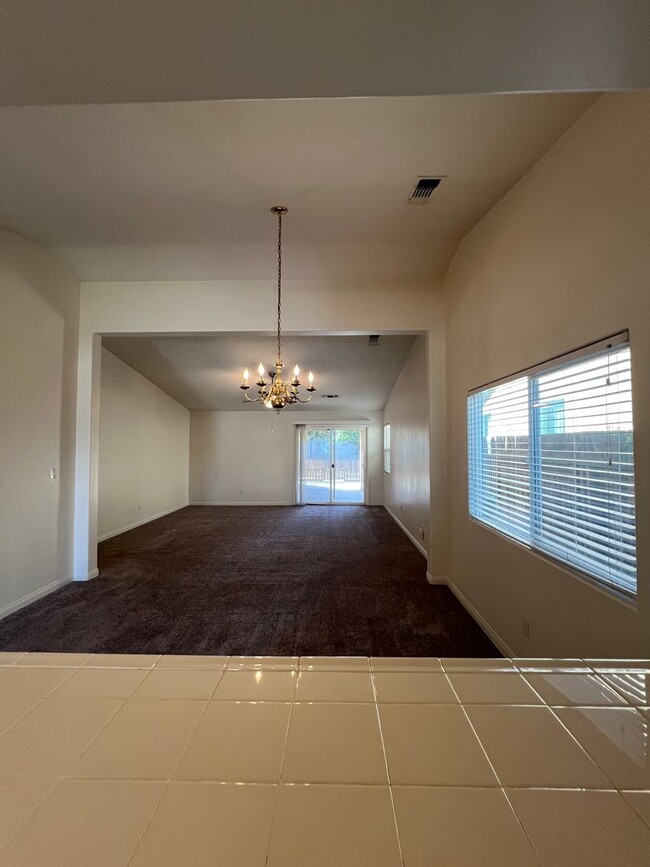 Building Photo - 6615 Silver Moon Dr
