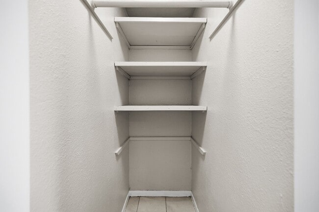 Building Photo - 619-629 Woodlawn St