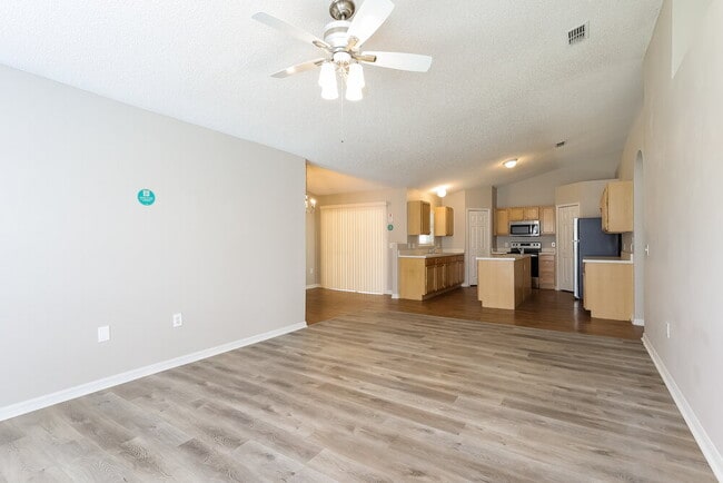 Building Photo - 4950 Silver Thistle Ln