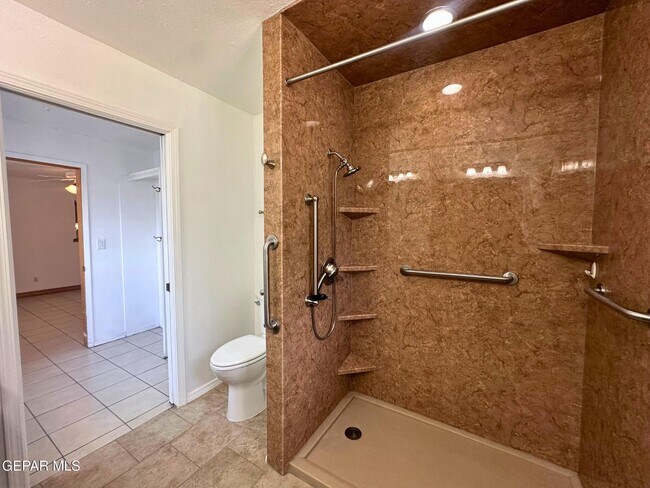 Building Photo - 1067 Villa Linda Way