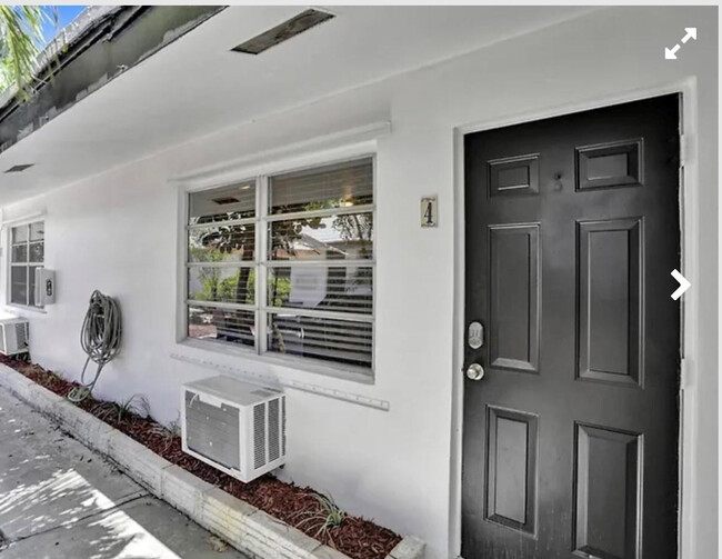 Building Photo - 820 NE 16th Ave