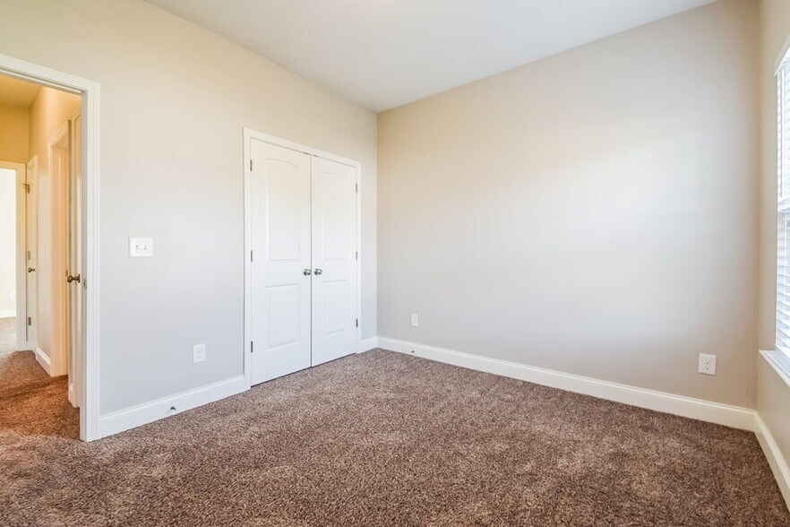 Building Photo - 547 Joneus Dr