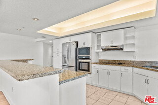 Building Photo - 13700 Marina Pointe Dr