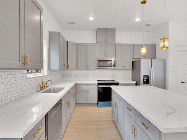 Building Photo - 1311 E 33rd St