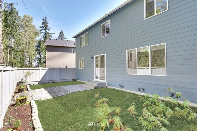 Building Photo - Listed For Rent