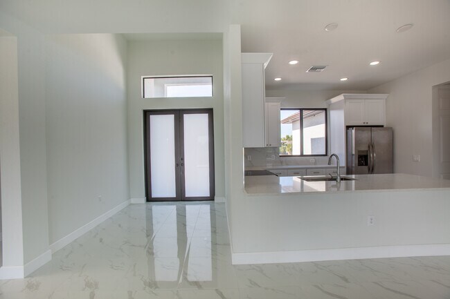 Building Photo - 1227 SE 3rd Ave