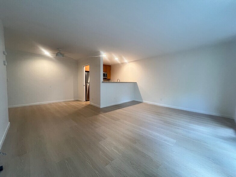 Building Photo - 811 York St