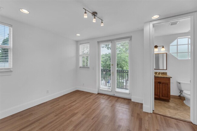 Building Photo - 416 SW 11th St