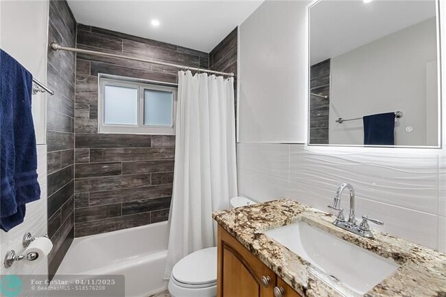 Building Photo - 914 Orange Isle