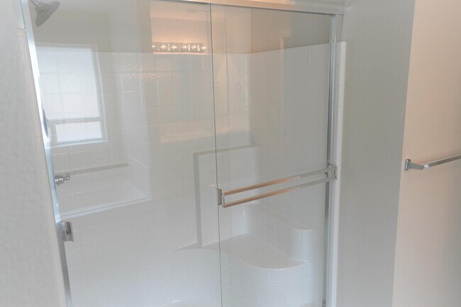 Building Photo - 3067 N Greengate Way