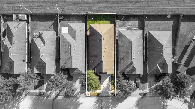 Building Photo - Beautiful one-story home in desirable Imperial Oaks Park, backing to a peaceful greenbelt with no...