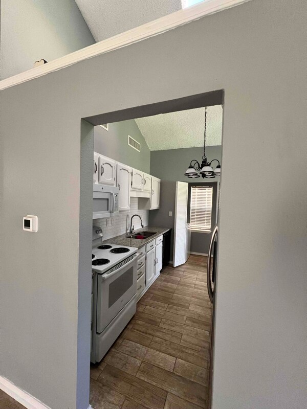 Building Photo - 2504 Liberty Ln