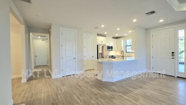 Building Photo - 15319 Lucerna St