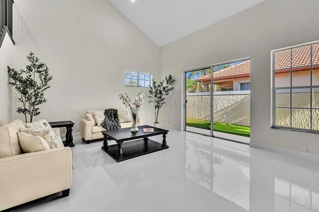 Building Photo - 36 Monterey Pointe Dr