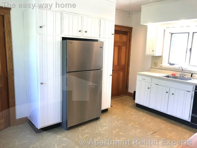 Building Photo - 80 Curtis St