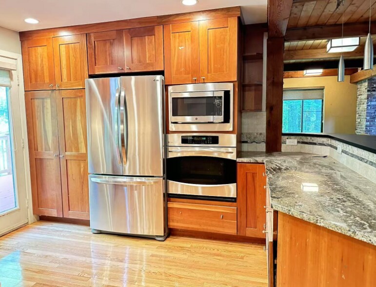 Building Photo - 40 Laurelwood Dr