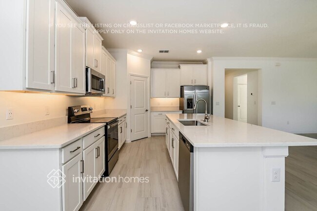 Building Photo - 14326 17 Ct E