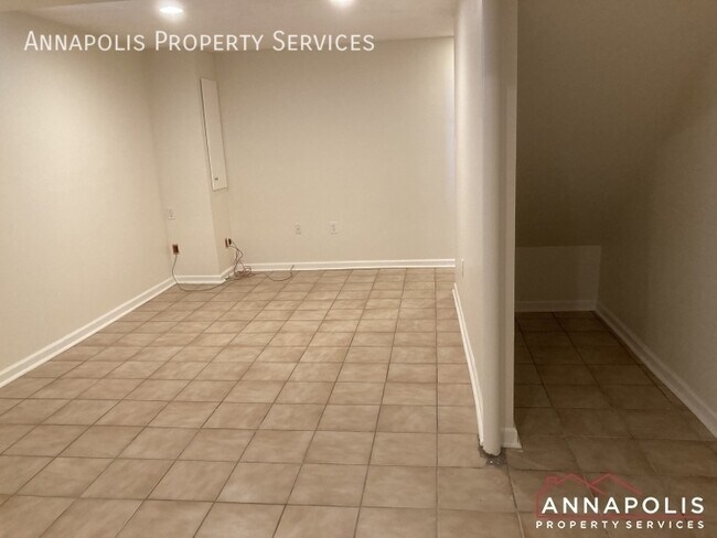 Building Photo - 709 Rock Elm Ct